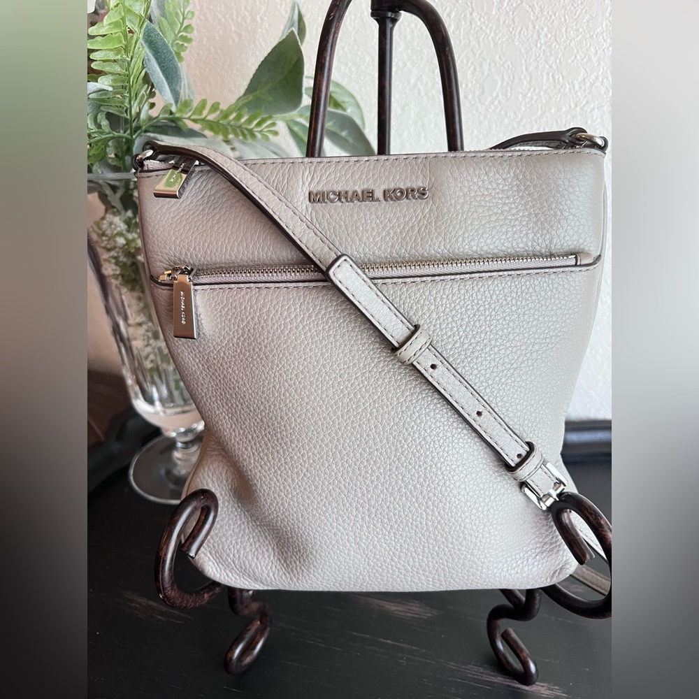 Michael Kors Riley Pebble leather crossbody - Picture 2 of 9